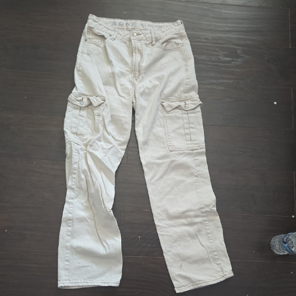 Casual Cream Boyfriend Jeans with Pockets